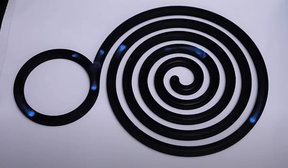 Đường đua lửa bằng lighter fluid – vui với lửa - Image 1