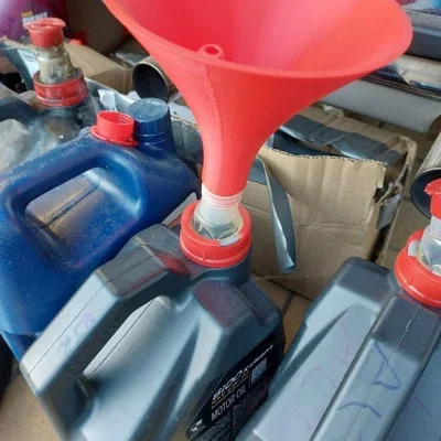 Phễu thay dầu nhớt chuyên dụng có lỗ thông hơi (Oil Canister Funnel)