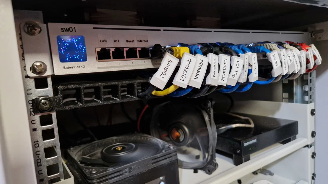 Thanh dẫn hướng cáp mạng RJ45 cho tủ Rack 19 inch - Tối ưu không gian - Image 1