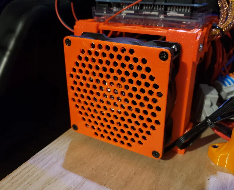 Tấm lưới bảo vệ quạt tản nhiệt 92mm thiết kế tổ ong 3D - Image 1