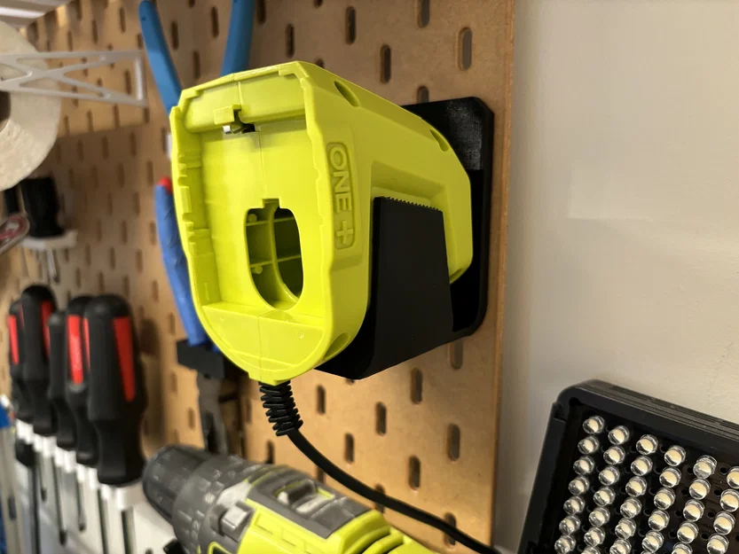 Giá treo sạc pin Ryobi One+ IntelliPort lên bảng Ikea Skadis - Image 2
