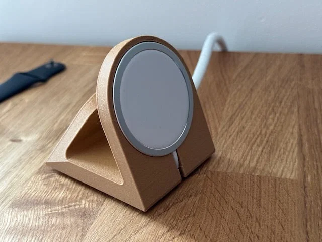 Đế sạc MagSafe kiểu đồng hồ báo thức cho iPhone & Apple Watch - Image 1