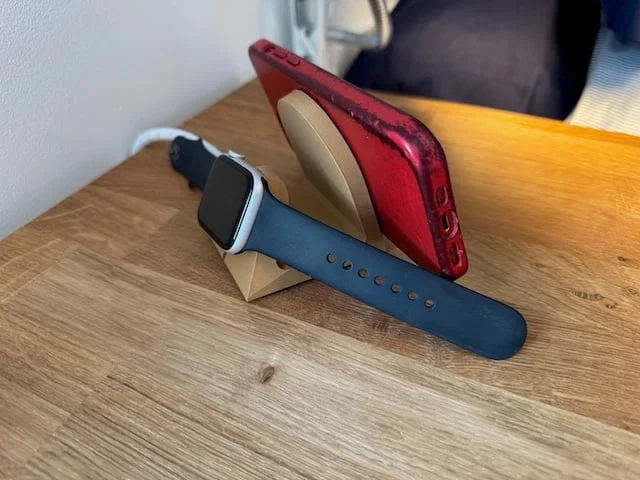 Đế sạc MagSafe kiểu đồng hồ báo thức cho iPhone & Apple Watch - Image 5