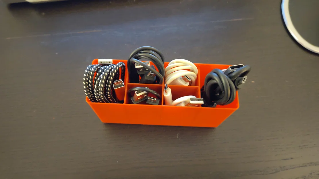 Khay Gridfinity 6 ngăn để cáp USB (đáy rỗng chừa không gian) - Image 1