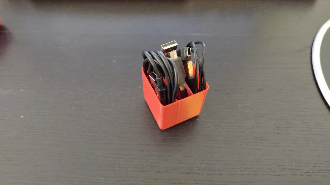 Hộp Gridfinity 1x1 đựng cáp USB 3 ngăn cho dây cáp nhỏ - Image 1