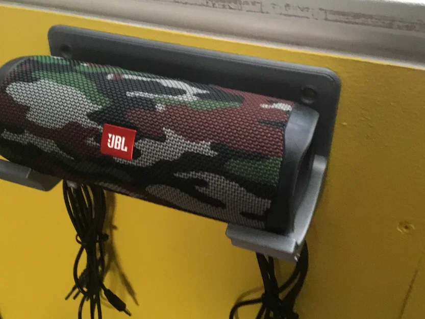 Giá treo tường JBL Flip 5 kèm móc treo cáp tiện ích 3D - Image 1