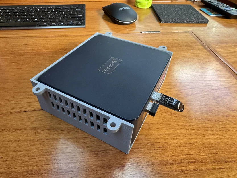 Khung treo Mini PC Beelink U59 Pro dưới bàn làm việc gọn gàng - Image 2
