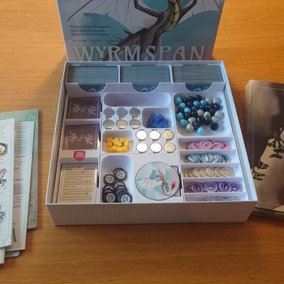 Khay đựng Wyrmspan dành cho bài có bọc sleeve dày