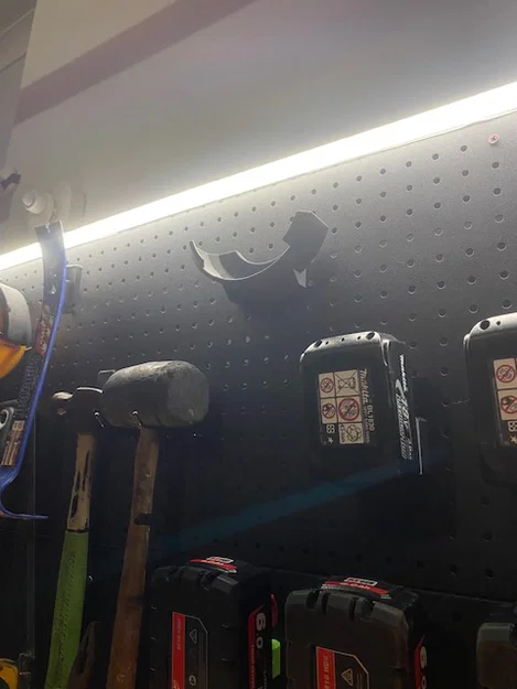 Giá treo máy mài góc Milwaukee M18 125mm cho bảng Pegboard - Image 2