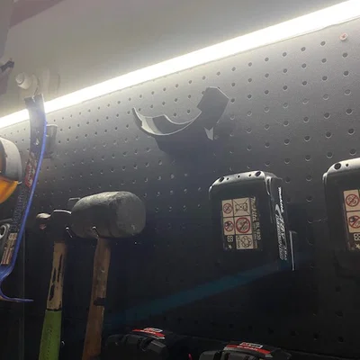 Giá treo máy mài góc Milwaukee M18 125mm cho bảng Pegboard