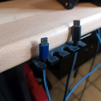 Giá treo cáp USB thông minh giúp góc làm việc ngăn nắp
