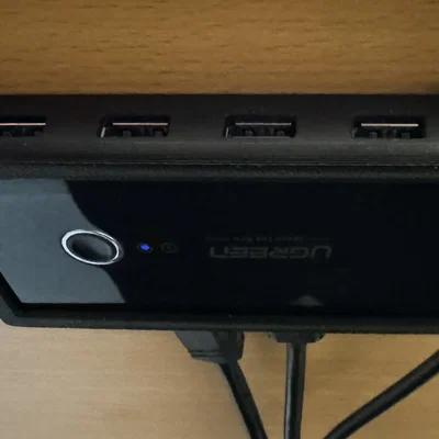 Giá đỡ treo UGREEN USB Switch dưới mặt bàn 3D in