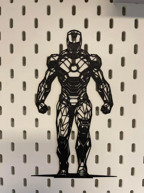 Mô hình nghệ thuật Ironman phong cách Low Poly - Image 3