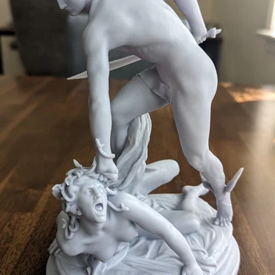 Tác phẩm điêu khắc Perseus tiêu diệt Medusa