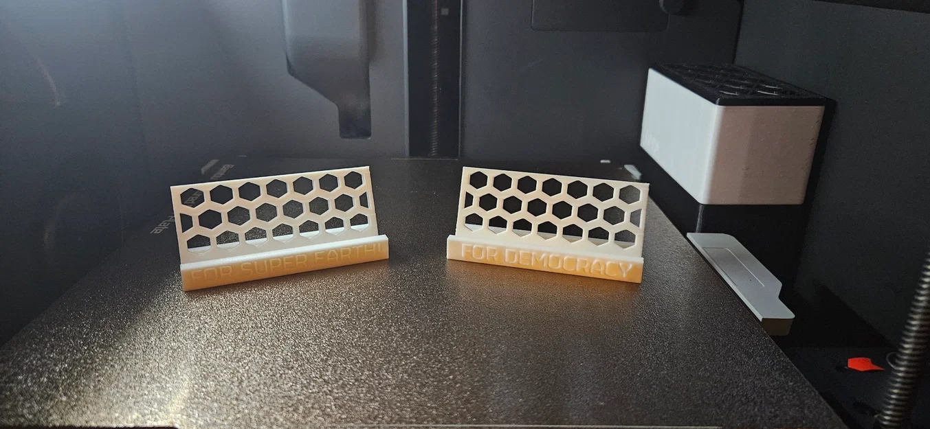 Helldivers 2 - Đế Trưng Bày Plaque - Image 2