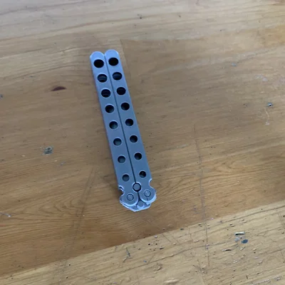 Mô hình Butterfly Knife (Dao bướm) cân bằng tốt
