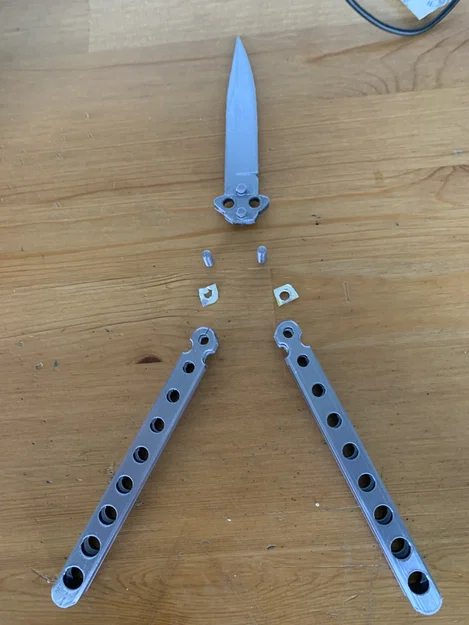 Mô hình Butterfly Knife (Dao bướm) cân bằng tốt - Image 3