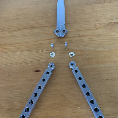 Mô hình Butterfly Knife (Dao bướm) cân bằng tốt