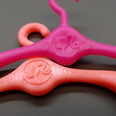 Móc treo quần áo cho Barbie