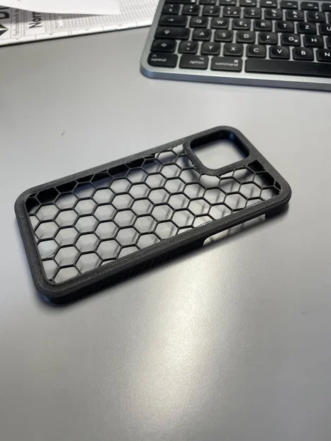 Ốp lưng iPhone 12 có khoét nút bấm - Image 2