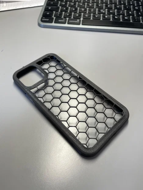 Ốp lưng iPhone 12 có khoét nút bấm - Image 3