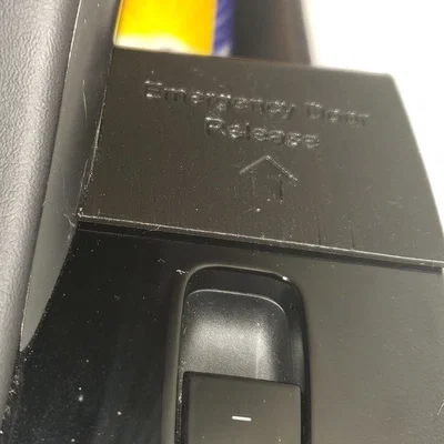 Ốp che lẫy mở cửa khẩn cấp Tesla Model 3/Model Y (Emergency Door Release Cover)