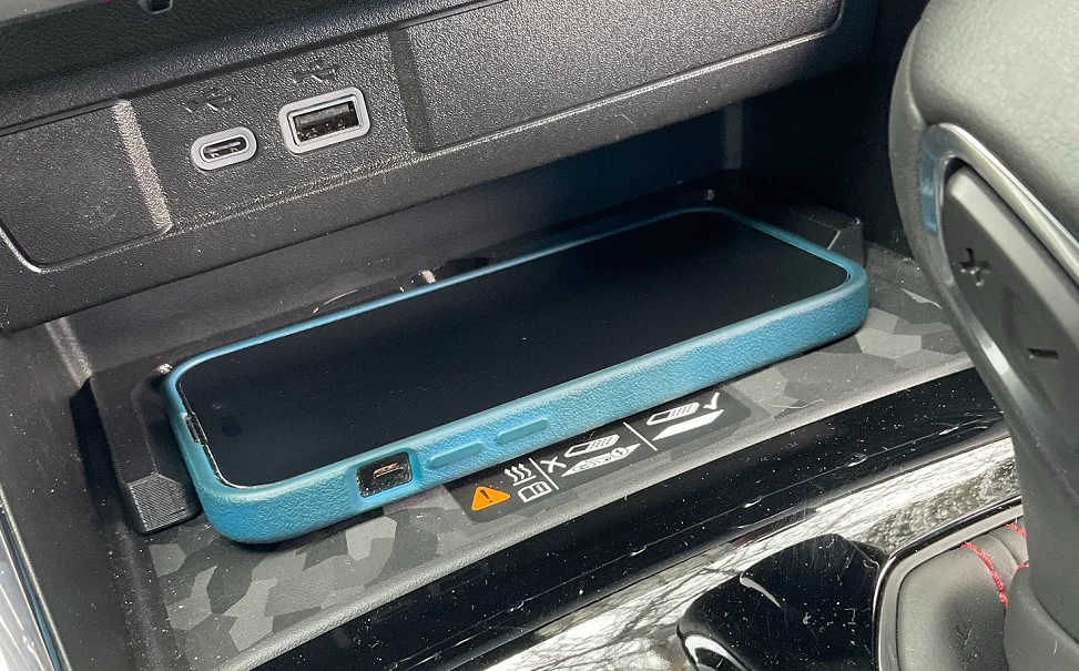 Spacer căn giữa sạc iPhone 14 Pro cho GMC Canyon/Chevy Colorado 2023+ - Image 1