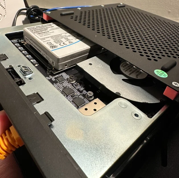 Nới đáy case Minisforum MS-01 để vừa SSD dày 15mm - Image 4