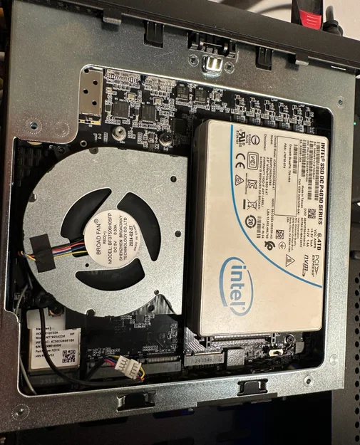 Nới đáy case Minisforum MS-01 để vừa SSD dày 15mm - Image 5
