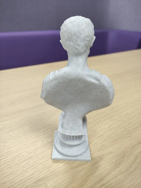 Julius Caesar trên bệ trụ cột Ionic (Remix) - Image 4