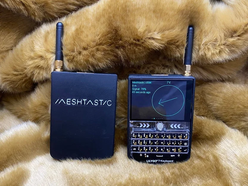 Lilygo TDeck Meshtastic kèm pin - Image 1