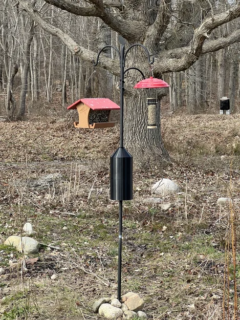 Chắn sóc (Squirrel Baffle Guard) cho trụ máng ăn đường kính 1 inch - Image 1
