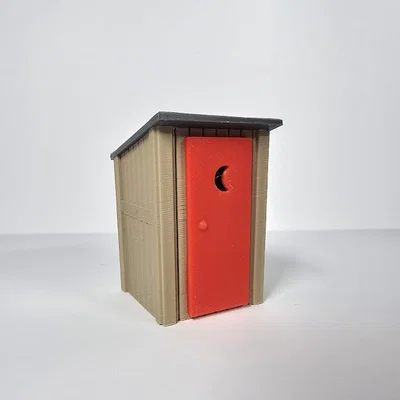 Nhà vệ sinh ngoài trời O Scale với cửa trăng khuyết