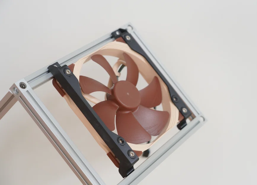 BeamCase - Bracket gắn quạt dạng slot-in - Image 1