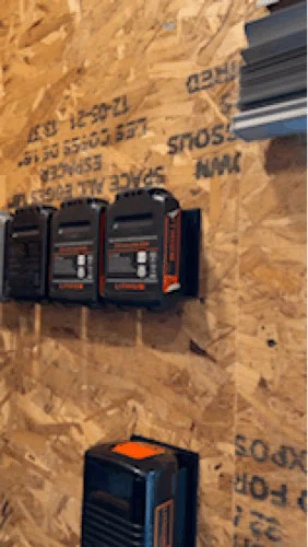 Giá đỡ pin Black & Decker 20V - Image 3