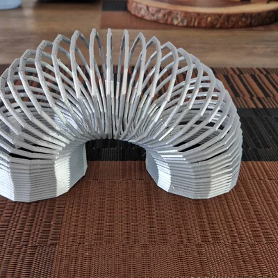 Slinky Spring Polygon – Lò xo fidget dạng polygon in 3D