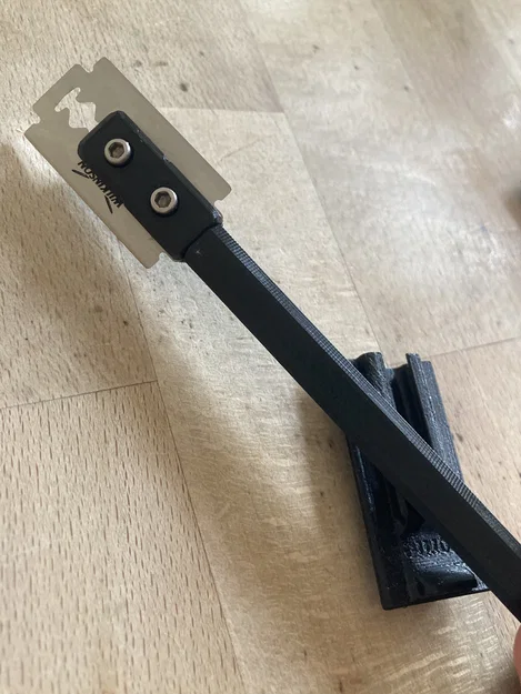 Dao rạch bột bánh mì (Dough cutter) kèm nắp bảo vệ - Image 1