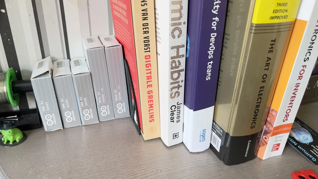 Chặn Sách (Book End) - Image 4