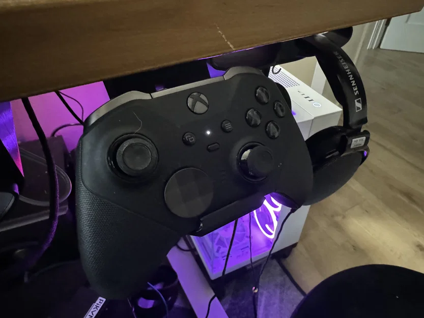 Giá gắn dưới bàn kèm sạc cho Xbox Elite Controller - Image 1