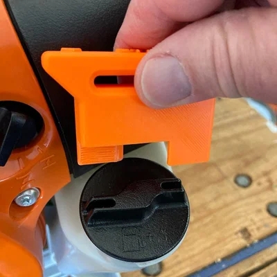Stihl Cap Assist – Dụng cụ hỗ trợ mở nắp xăng Stihl