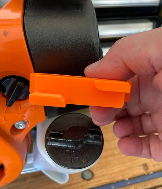 Stihl Cap Assist – Dụng cụ hỗ trợ mở nắp xăng Stihl - Image 2