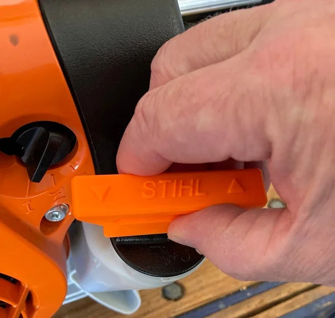 Stihl Cap Assist – Dụng cụ hỗ trợ mở nắp xăng Stihl - Image 3