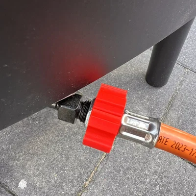 Tay vặn đai ốc 17mm hỗ trợ kết nối ống dẫn gas cho bếp nướng