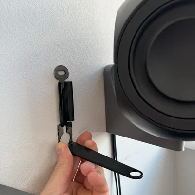 Pat treo tường loa Beolab 3 - Giải pháp thay thế linh kiện nhựa hiệu quả