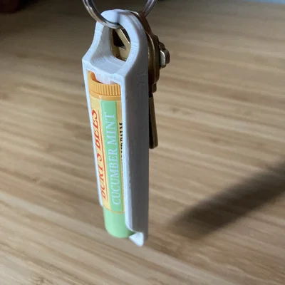 Kẹp Son Dưỡng Móc Khóa – 2 Kích Cỡ – In Nhanh