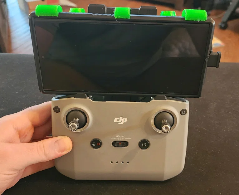 Combo Che Cần Điều Khiển DJI Mini 2 + Giá Đỡ Điện Thoại Khung Lớn - Image 1