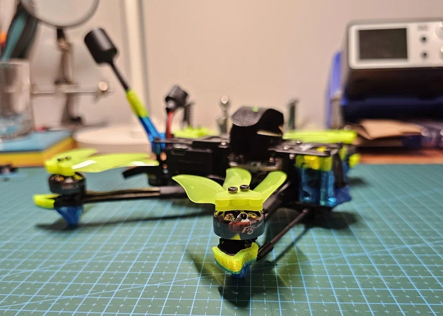 Bệ đáp & miếng bảo vệ tay cho Flywoo Explorer LR4 - Image 1