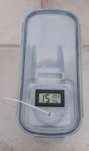 Nắp/insert nắp hộp ngũ cốc 4L dạng tam giác (lưu trữ & dẫn filament) - Image 1