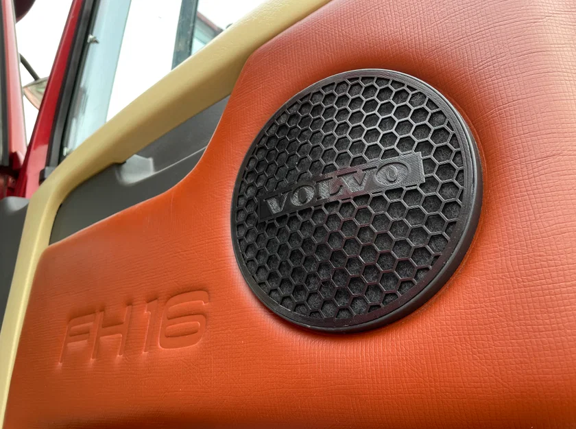 Mặt che loa trang trí logo Volvo cho xe tải - Mẫu in 3D độc đáo - Image 1