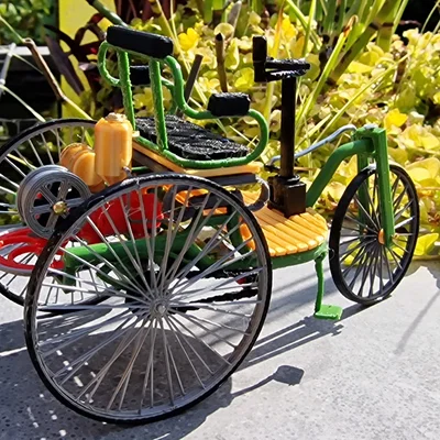 Mercedes Benz No. 1 năm 1886 – Designer Ed van der Heijden